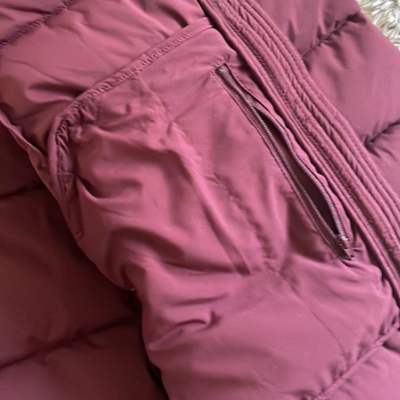 Woman’s Andrew Marc stretch long puffer coat - Picture 4 of 10